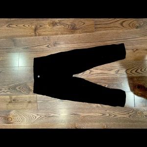 Lulu lemon black cropped leggings